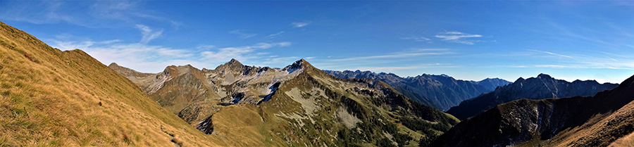 Panorama salendo dal Passo di Tartano (2108 m) a Cima di Lemma (2348 m)